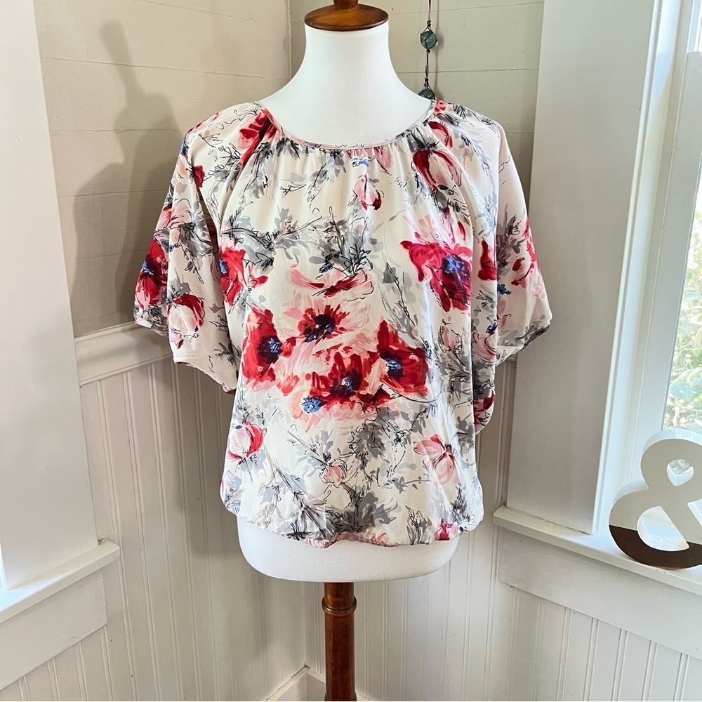 Cabi Blouse 100% Silk #399 Gray Red Poppy Floral Flower Fairy Top Oversized